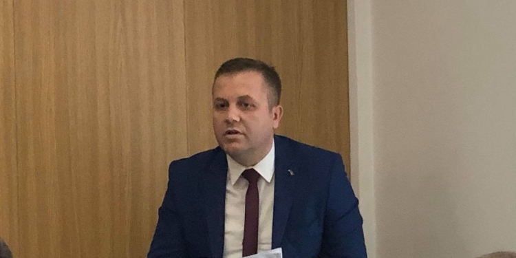 Sallahu-VV: S’kemi të bëjmë me vota për Albulena Haxhiun, por me konstituim të Kuvendit