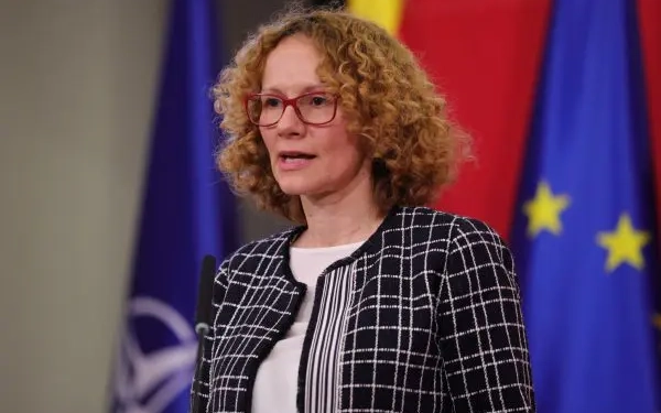 Zëvendëssekretarja e NATO-s: Dialogu Kosovë-Serbi s’ka zgjidhje magjike, duhet të ketë vullnet politik