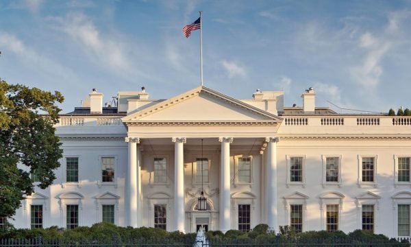 Shtëpia e Bardhë: Pusho në paqe, Papa Françesku