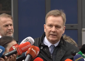 Emisari i BE-së për dialogun po qëndron shkurtimisht në Prishtinë, do të takohet me Bislimin