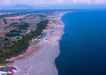 Kryetari i Ulqinit thirrje për protestë, thotë se Plazhi i Madh nuk jepet e as nuk shitet