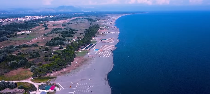 Kryetari i Ulqinit thirrje për protestë, thotë se Plazhi i Madh nuk jepet e as nuk shitet