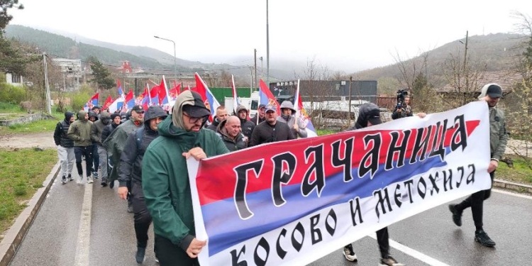 Serbët nga Kosova sërish ecin në BG për Vuçiqin: “Ta mbështesim, se ai ishte gjithmonë me ne”