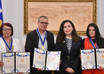 Osmani u ndan medalje nderi tre të mbijetuarve të dhunës seksuale gjatë luftës në Kosovë
