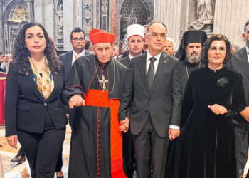 Osmani dhe Begaj bëjnë homazhe për Papën Françesku në Vatikan