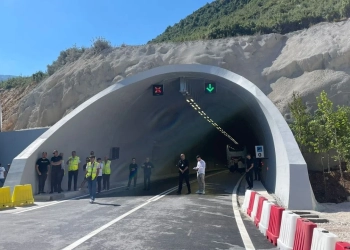 Rihapet tuneli i Llogorasë, pa pagesë deri në 15 shtator – shkurton rrugën drejt jugut