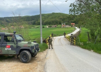 Ushtarët turq të KFOR-it patrullojnë në komunat e Kosovës