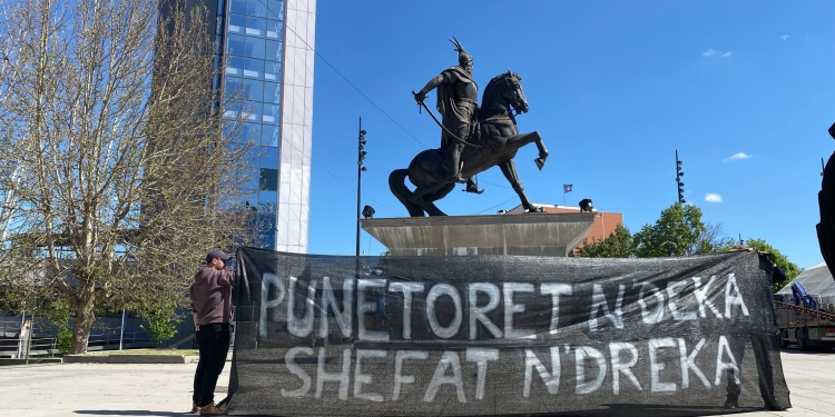 Sot protestë në Prishtinë, “Për 1 Maj të mos festojmë, por të protestojmë”
