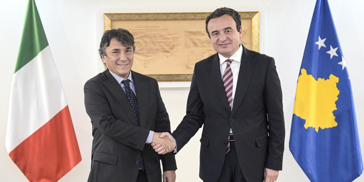 Kurti takoi Ambasadorin e ri të Italisë në Kosovë, Maurizio Antonini e uroi për detyrën e re