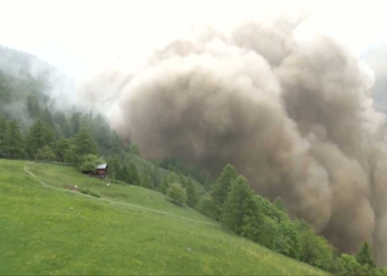 Fshati Blatten në Zvicër goditet nga shembja e akullnajës, zhduket një person