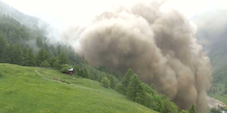 Fshati Blatten në Zvicër goditet nga shembja e akullnajës, zhduket një person