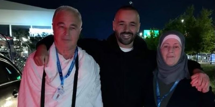 “Udhëtim i bekuar” – Reperi 2Ton uron prindërit për Haxhin