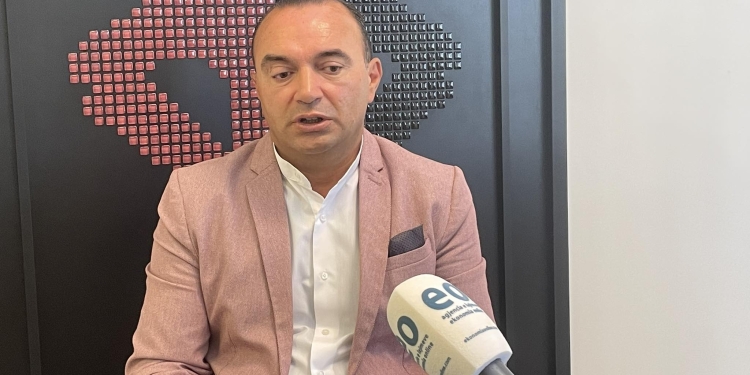 Rafuna i kërkon ZRRE-së shtyrjen e vendimit për shtrenjtimin e rrymës