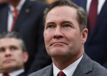 Pas rrjedhjes së bisedave sekrete, këshilltari i Trump për sigurinë kombëtare largohet nga posti