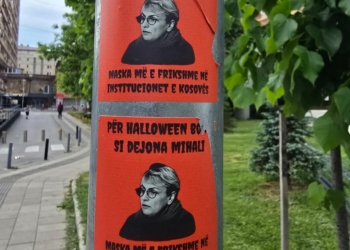 “Maska më e frikshme në institucionet e Kosovës…”, shfaqen afishe kundër zyrtares së lartë të Vetëvendosjes