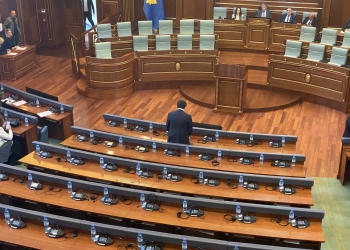 Kurti mbërrin i vetëm në seancën e sotme të Kuvendit