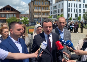 Kurti u shpreh lavdi dëshmorëve, por asnjë fjalë për politikë