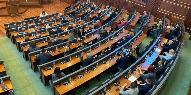 VV u konsultua para seancës së Kuvendit