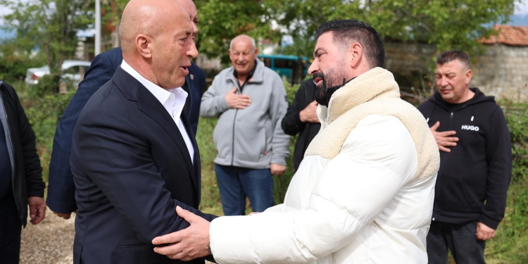 Medës i vdes nëna, Haradinaj i shkon për ngushëllime