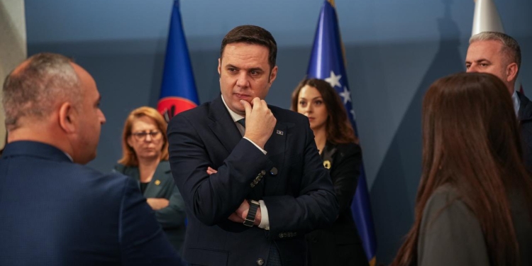 Abdixhiku: Kryeministër i qeverisë së tranzicionit të jetë një person unifikues, jo polarizues