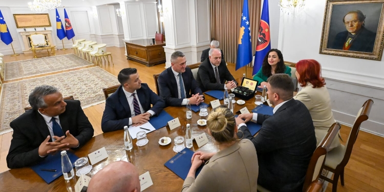 Osmani priti në takim përfaqësuesit e subjekteve të të gjitha komuniteteve joshumicë
