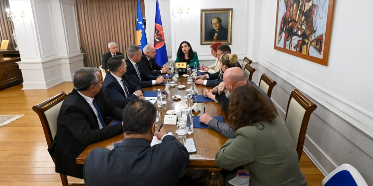 Osmani priti në takim përfaqësuesit e subjekteve të të gjitha komuniteteve joshumicë