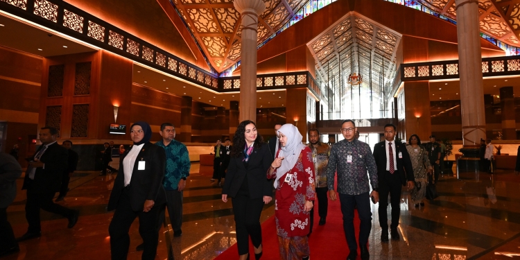 Presidentja Osmani, me ftesë të Kryeministrit Anwar Ibrahim, udhëtoi për vizitë zyrtare në Malejzi