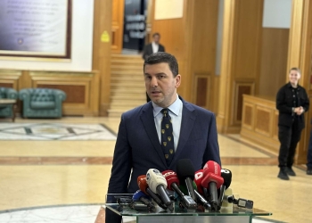 Krasniqi: Mirëpresim ftesën e Presidentes, Vetëvendosje po mban peng institucionet