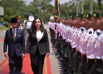 Osmani pritet me nderime në Brunei, presidentja ndan pamje nga pritja