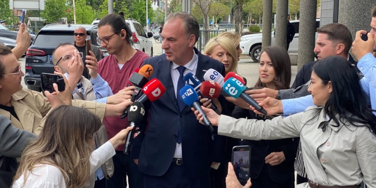 Limaj: S’votojmë fshehtë, kundër rregullave e praktikës parlamentare