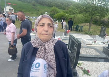 Plaka rrëfen masakrën në Studime: Ne në traktor, serbi tha qitni paret se krejtve kemi me ju mbyt!