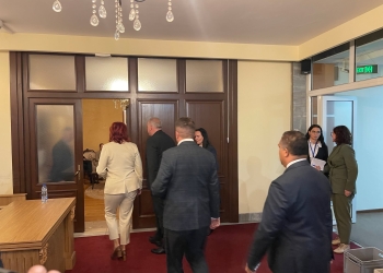 Osmani mban takim me liderët e partive politike minoritare