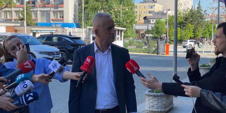 Qalaj: PDK nuk e mbështet Albulena Haxhiun për kryetare të Kuvendit – nuk është e denjë