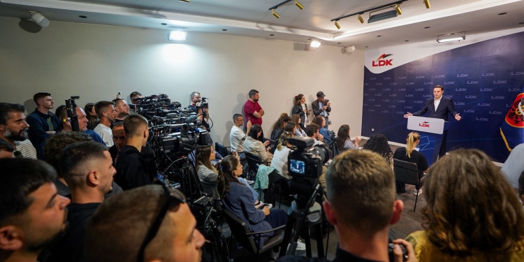 Abdixhiku propozon Qeveri Nacionale të Tranzicionit me përfshirjen e partive parlamentare shqiptare