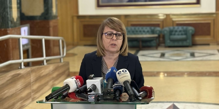 Bajrami e përsërit: Nuk kemi votë për Albulena Haxhiun