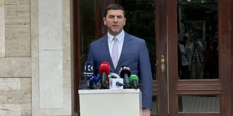 Krasniqi pas takimit: Nuk ka dalë tym i bardhë