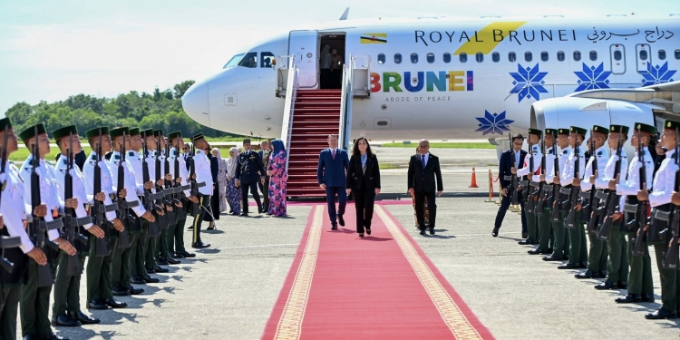 Osmani pritet me nderime mbretërore në Brunei: Një moment historik