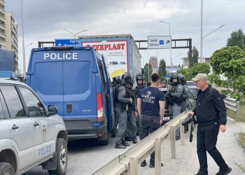 Njësia Speciale ndërhyn në Veternik pas bllokimit të rrugës nga protestuesit