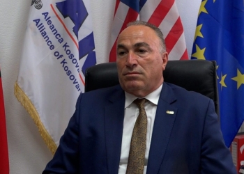 AKB: Kriza politike po fundos ekonominë, kërkohet veprim urgjent