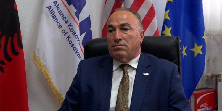 AKB: Kriza politike po fundos ekonominë, kërkohet veprim urgjent