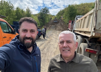 Bagerë e kamionë duke punuar në Veri, Sveçla dhe Krasniqi shkojnë atje: Policia e jonë e ka mbështetjen e plotë