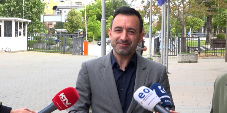 Basha ironizon kërkesat për ndërrim kandidati: Nuk ndërrohet lojtari se ashtu do kundërshtari