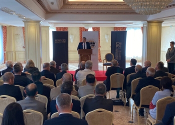 Instituti Riinvest shënon 30-vjetorin me ndarje mirënjohjesh për themeluesit, bashkëpunëtorët dhe stafin