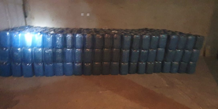 Goditet rrjeti i kontrabandës – Sekuestrohen mbi shtatë tonë vajra motorike, dyshohet se janë me prejardhje nga Irani