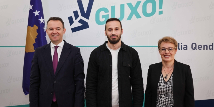 Nipi i Gani Gecit i bashkohet partisë së Donika Gërvallës