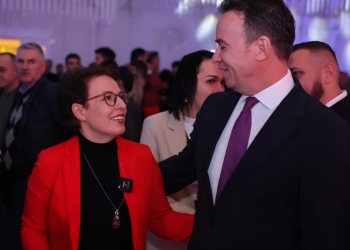 “Ju veç gazetarë nuk jeni”, Gërvalla i thurë lavde Pecit