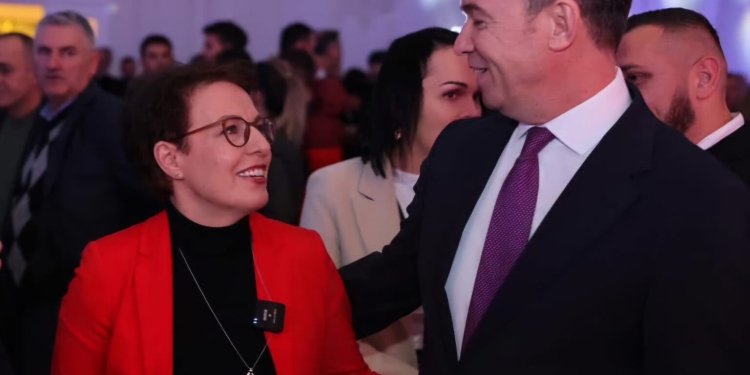 “Ju veç gazetarë nuk jeni”, Gërvalla i thurë lavde Pecit