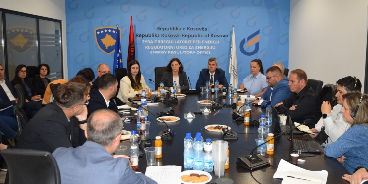 ZRRE dhe furnizuesit e energjisë elektrike diskutojnë për ofertimin në tregun e lirë