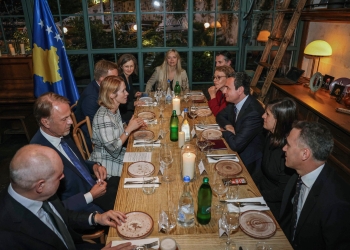 Qeveria thotë se ka pak shanse për një takim të shpejtë me Serbinë