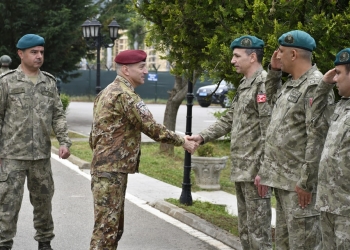 Gjenerali Barduani takon kontingjentin turq në kampin “Sulltan Murat”